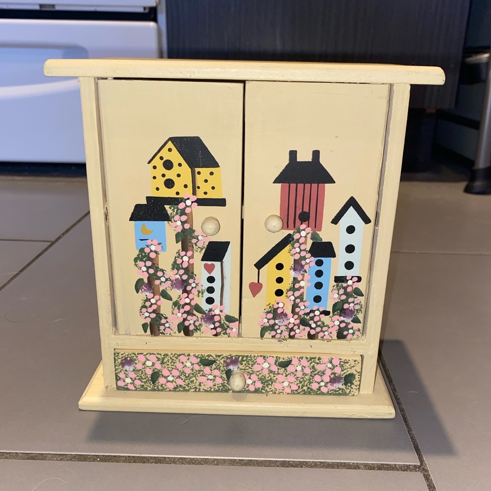Charming Cream Jewelry Organizer with Colorful House Design